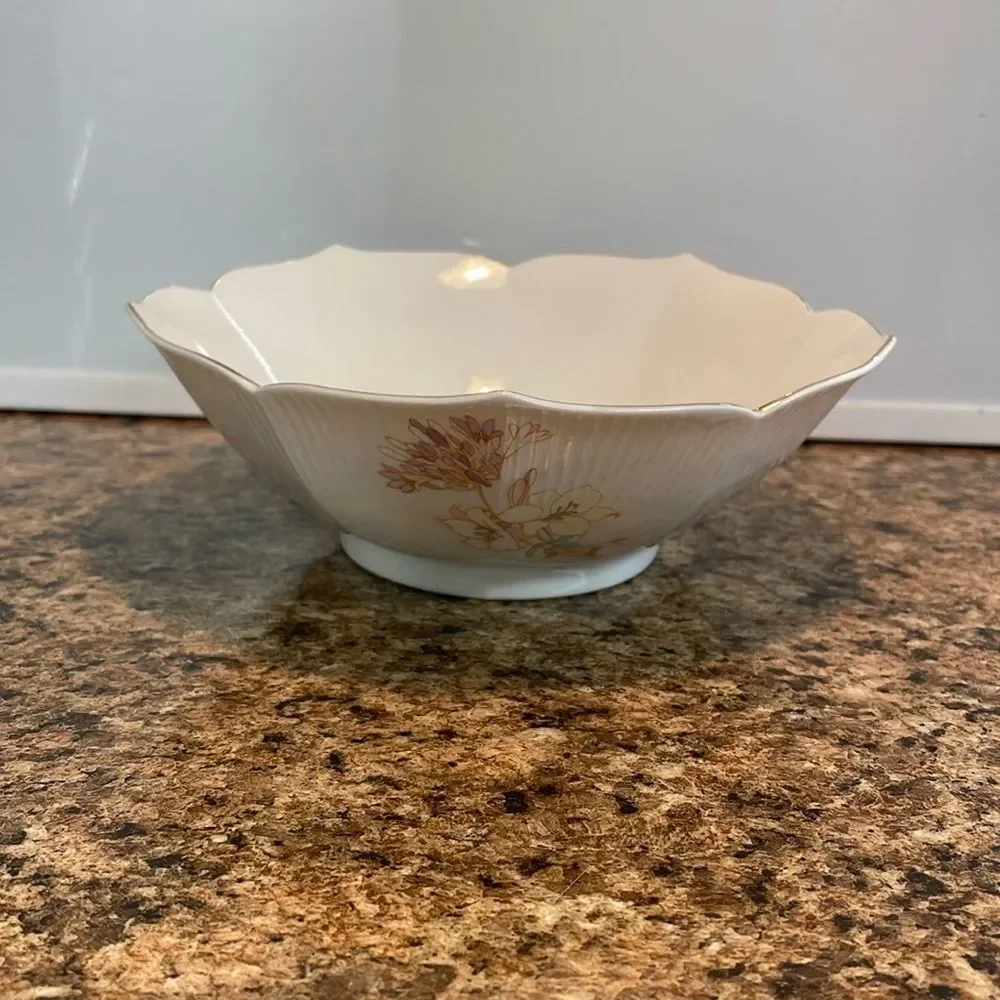 Vintage Floral Scalloped Bowl Japan Porcelain Gold Trim‎ Serving Dish
